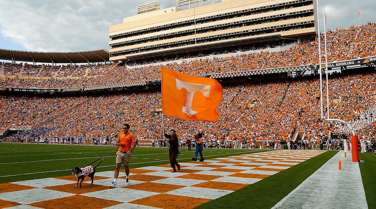 dgreeeen4's tweet photo. Grateful for the opportunity to play football at the University of Tennessee #GBO
@Coach_B_DEAD @FBCoachThompson @CoachBakerNH https://t.co/o1nTl1VX9u