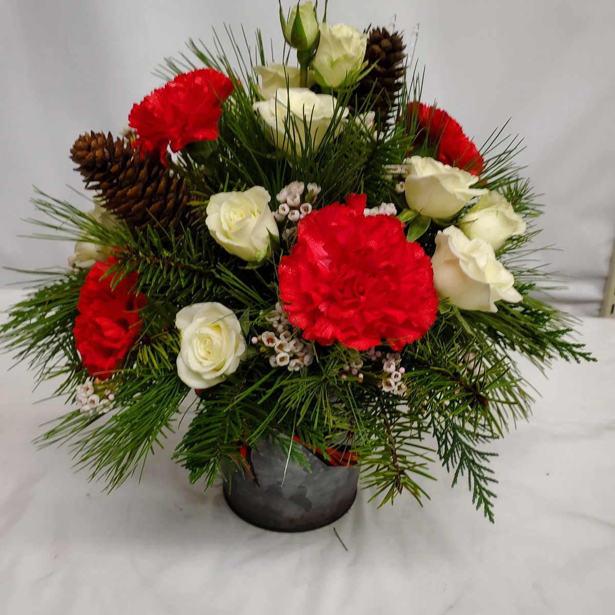 FlowerCenter1's tweet photo. Feeling festive at The Flower Center🎅🎄 https://t.co/dvnjBnxd6Y