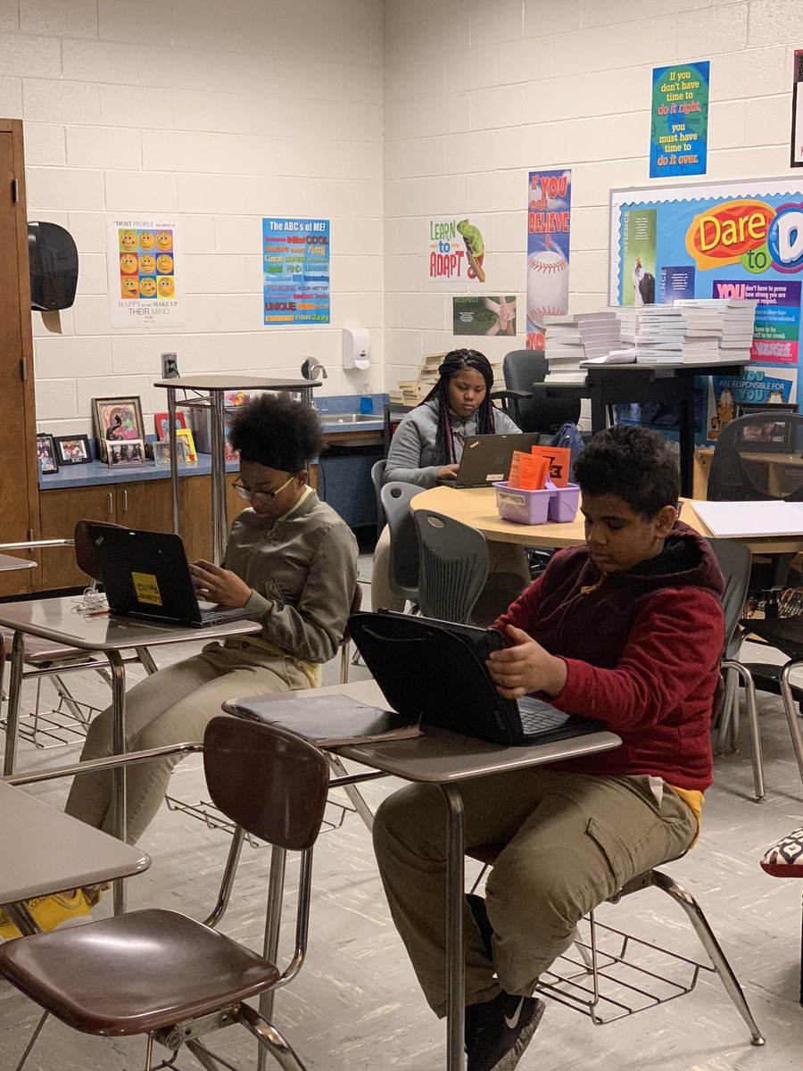 Brangela0330's tweet photo. Literacy Day at Henry County Schools has gone well at EXCEL Academy.   My 7th grade students writing their “why they love Henry letter”. #EXCELisALLin #EXCELAcademyHCS #CelebrateLearningInHCS #ExpectExceptionalHCS https://t.co/zexvqkmRHm