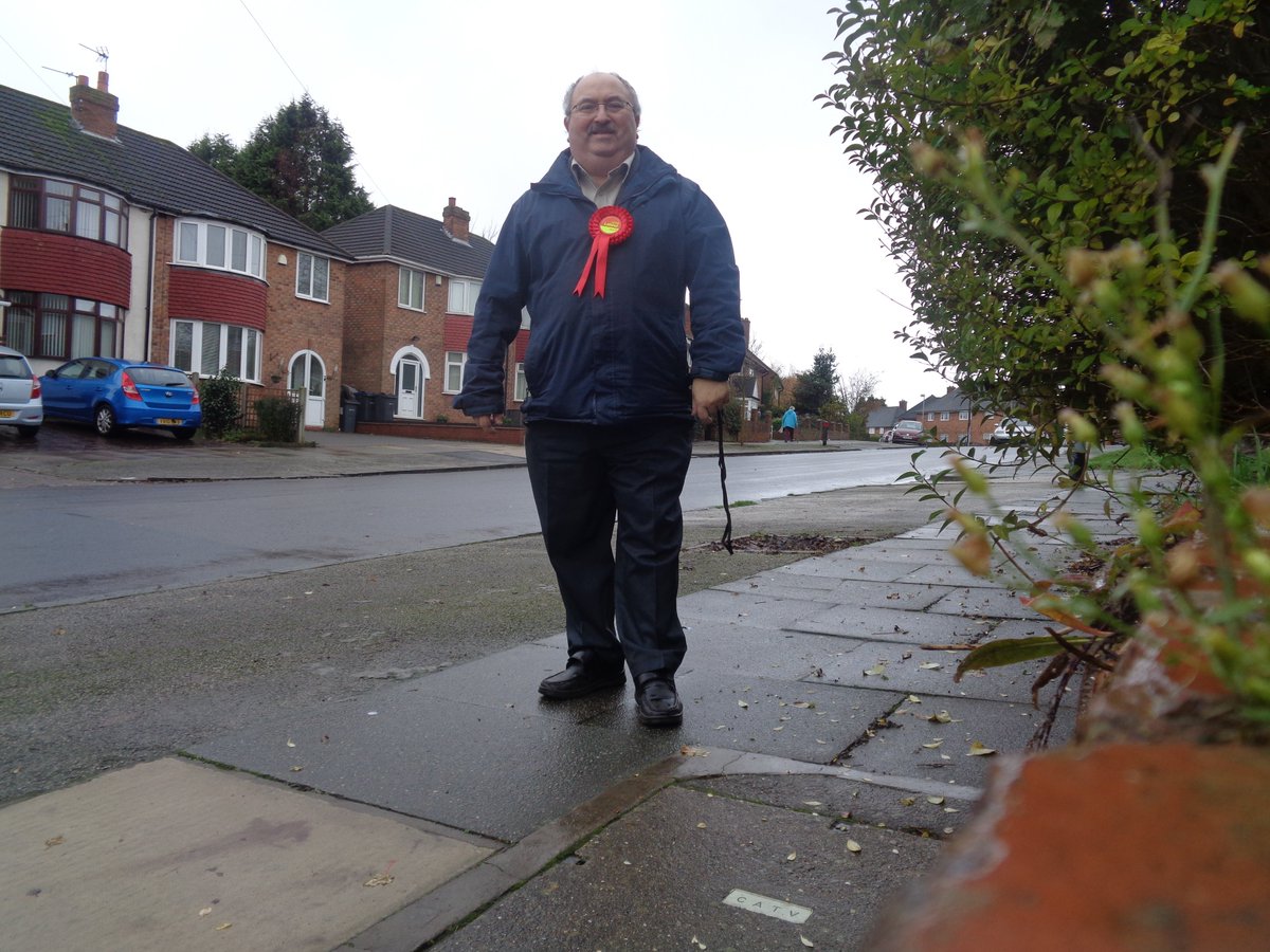 KeithLinnecor's tweet photo. Out as part of the Labour Team meeting up with residents. Reminding them to go out and vote Labour on Thursday https://t.co/7jDds5hbon