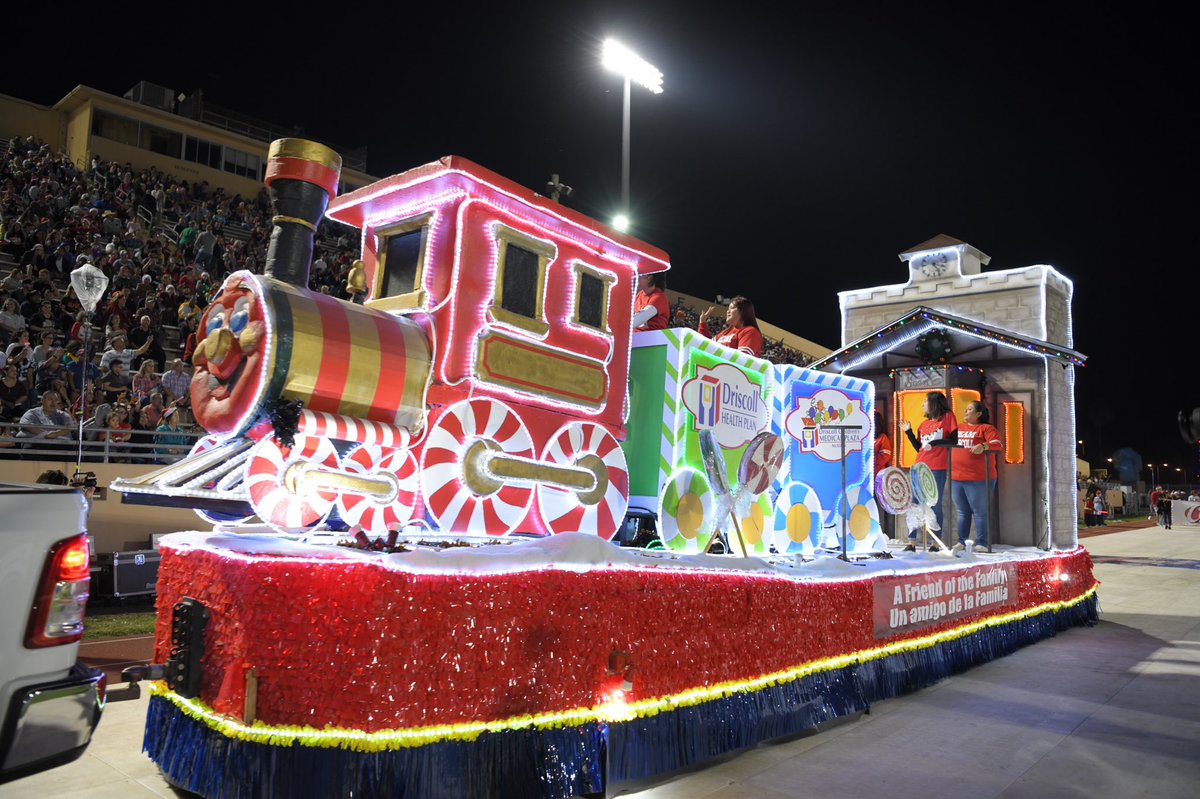 The 2019🎅🏻McAllen Holiday Parade presented by H-E-B features 39 giant balloons & 55 illuminated floats!✨ Visit our Facebook & Instagram to view more photos! 🤩 ⁣ #40DaysOfChristmasInMcAllen #McAllenHolidayParade #MHP2019 #SoPoleofTXMcAllen #ChristmasinMcAllen