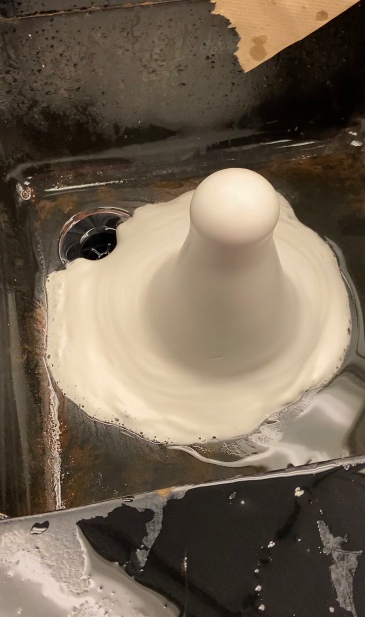 DavisPPSPCA's tweet photo. Students had to create their own lab using the scientific method, variables and constants. Two groups chose to see the difference types of pops have on mentos/pop. One chose how different detergents effect slime. One did elephant toothpaste using different dish soap. #PCAAllday https://t.co/igdRt3ZZBt