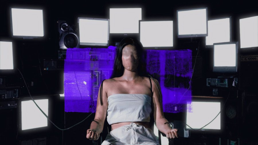 Takeabow_19's tweet photo. The lastest music video I've been directing!
Walls of Sound by @mntreye 
What a blast!
https://t.co/wcAbDpXL5K

And as it's Christmas. I'll be giving away 1 Muse guitar pick used by Matt on the Drones tour to ONE random lucky person who RT's this! I'll announce winner next week! https://t.co/p2MQNyzYN6