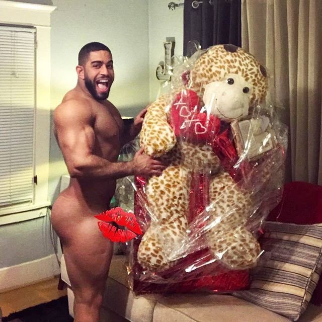 HeetizmMyami's tweet photo. QOTD- https://t.co/OY97hQNRZJ - If yall met in December are yall expected to exchange Xmas gifts? #BigBoysAreSexy #BigBoyMagic #ThickBlackMen #BigBlackMen #BlackChub #GayBlack #BlackGayBear  #BigBoyPrides #BigBoysWinning #BlackGayLove #FatBoy #FatboyGang #BeardGang #BigBoySeason https://t.co/UL7sw1Ef4l