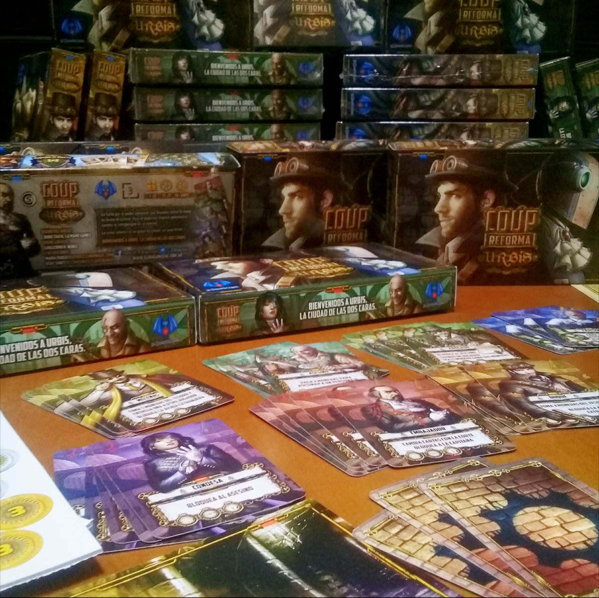 EdDragonAzul's tweet image. La lucha por el poder comienza. Los Steamers alzan la mano en busca de justicia, pero el poderoso Imperio aplastará a cuantos se impongan en su camino! Bienvenidos a Coup Urbis, la ciudad de las dos caras!