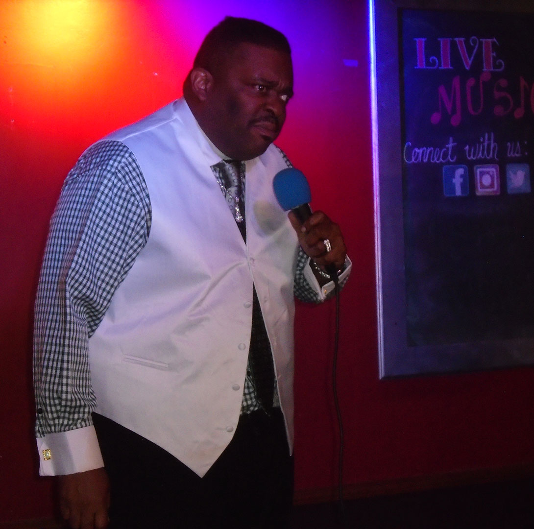 Pub935_Capri's tweet photo. We had a great first Comedy Night at the Pub! 🎤 We'd like to thank our talent and our customers for an awesome night. We hope to have many more funny and memorable nights. Remember comedy night premieres on the first Saturday of every month. 📅 #standupcomedy #standup https://t.co/uxDMnnkJsh