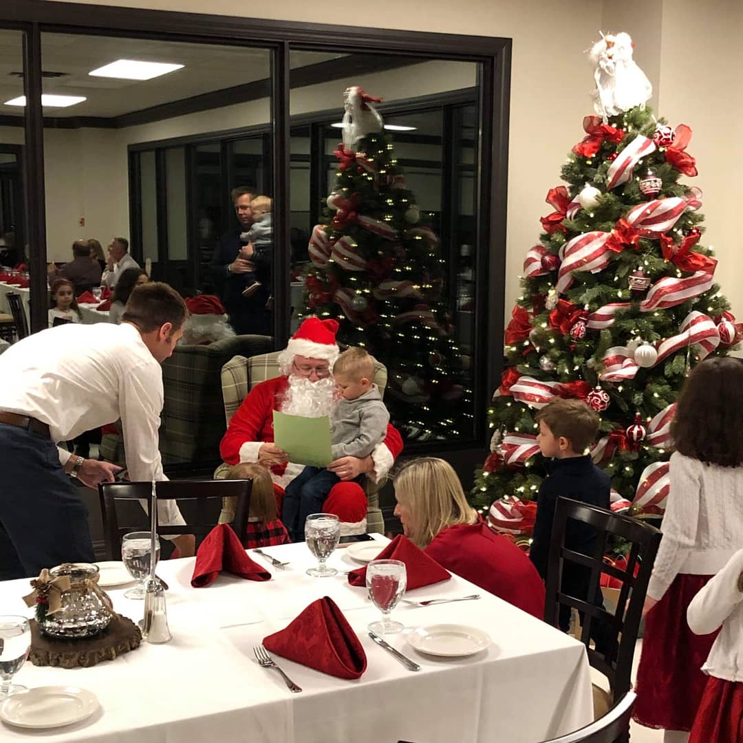 GolfSleepy's tweet photo. Ho Ho Ho! Santa had a blast at Sleepy Hollow's Christmas Dinner #stouffvilleeats #stouffvillegolf #stouffvillerestaurants #privateclublife #stouffville #yorkregion #christmastree #christmas #holidaypartys https://t.co/MUN2XAmqv8