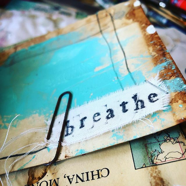 ebodygirle's tweet photo. Taking just a moment to #breathe in my art journal while playing along with #kasiasadventcalendar
#artjournal #artjournaling #painter #artist #artistsoninstagram #stamping #rustybits #fortheloveofturquoise #colorlust #creativesoul #creativespace #artmar… https://t.co/IeiRVK7Iaw https://t.co/vA0qdeLBYL