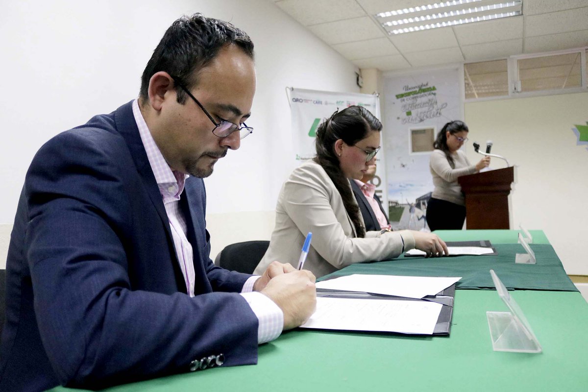 UT_Corregidora's tweet photo. La UTC firmó convenio con la organización De vos a Voz A.C., StartUp de emprendedores que permitirá la movilidad internacional en países como Argentina, Estados Unidos, Canadá, Europa y Asia para estancias de idiomas y académicas.
#SomosUTC #QroOrgulloDeMx #OrgullosamenteUTC https://t.co/aOMu7oGk48