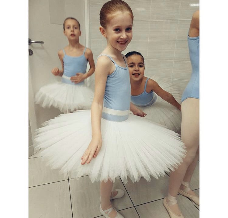 lillianathorne's tweet photo. Lilly’s had so much fun shooting the scene in ballet clothes🎬💙 #actress #model #models #lillianathorne https://t.co/SBQej0V2zR
