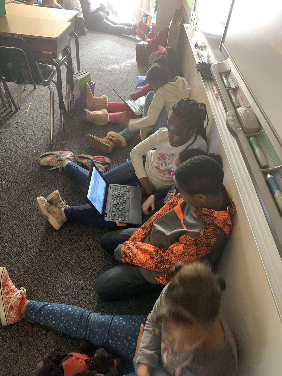 @MrsRyanNSE5th  &amp; <a href="/MStephensonR2/">Micah Ann Stephenson</a> kicking off the #hourofcode for our <a href="/NSECrickets/">NSE Crickets</a>!!! <a href="/NSE_STEM/">NSE_STEM</a> #richlandtwo #NSEhourofcode