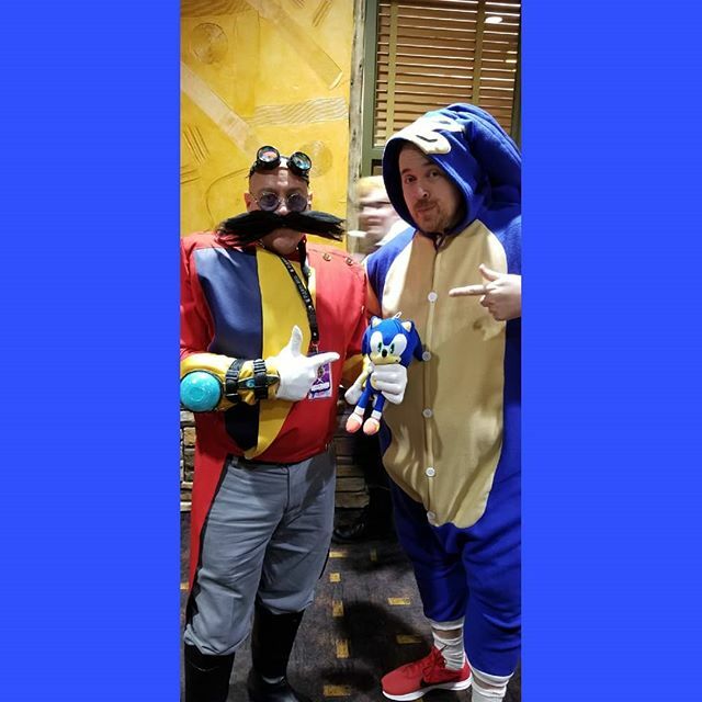 ironbiohazard03's tweet photo. I'm gonn get that hedgehog... but first let me take a photo with Sonic and THEN destroy him. Kigu made by @actcostumes
#daishocon #daishocon2019 #sonicthehedgehog #sonic #dreggman #sonicboom #sonicthehedgehogkigu #kigurumi #sega https://t.co/CnluCXsoEs https://t.co/93qYqhNXUB