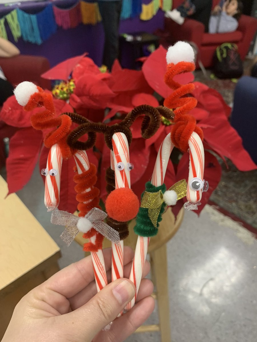 ballstuco's tweet photo. We’ll be selling Christmas candy grams Tuesday &amp; Wednesday! 

Choose out a cute note &amp; send them to your friends! Only $1 ❤️💚 https://t.co/GPotKq3DXb