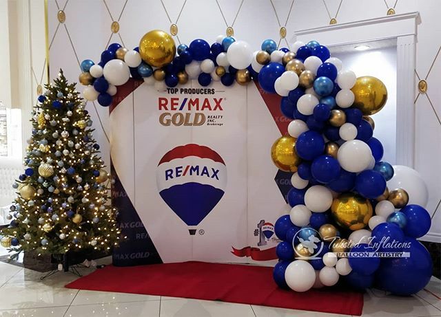 We love making this beautiful photo backdrop popped with our special balloon garland. Thank you <a href="/remaxgoldrealty/">RE/MAX Gold Realty</a> for having us to create this balloon decor for their celebration! #organicballoons #remax #photobackdrop

#TwistedInflations is proudly servi… ift.tt/2Px2W79