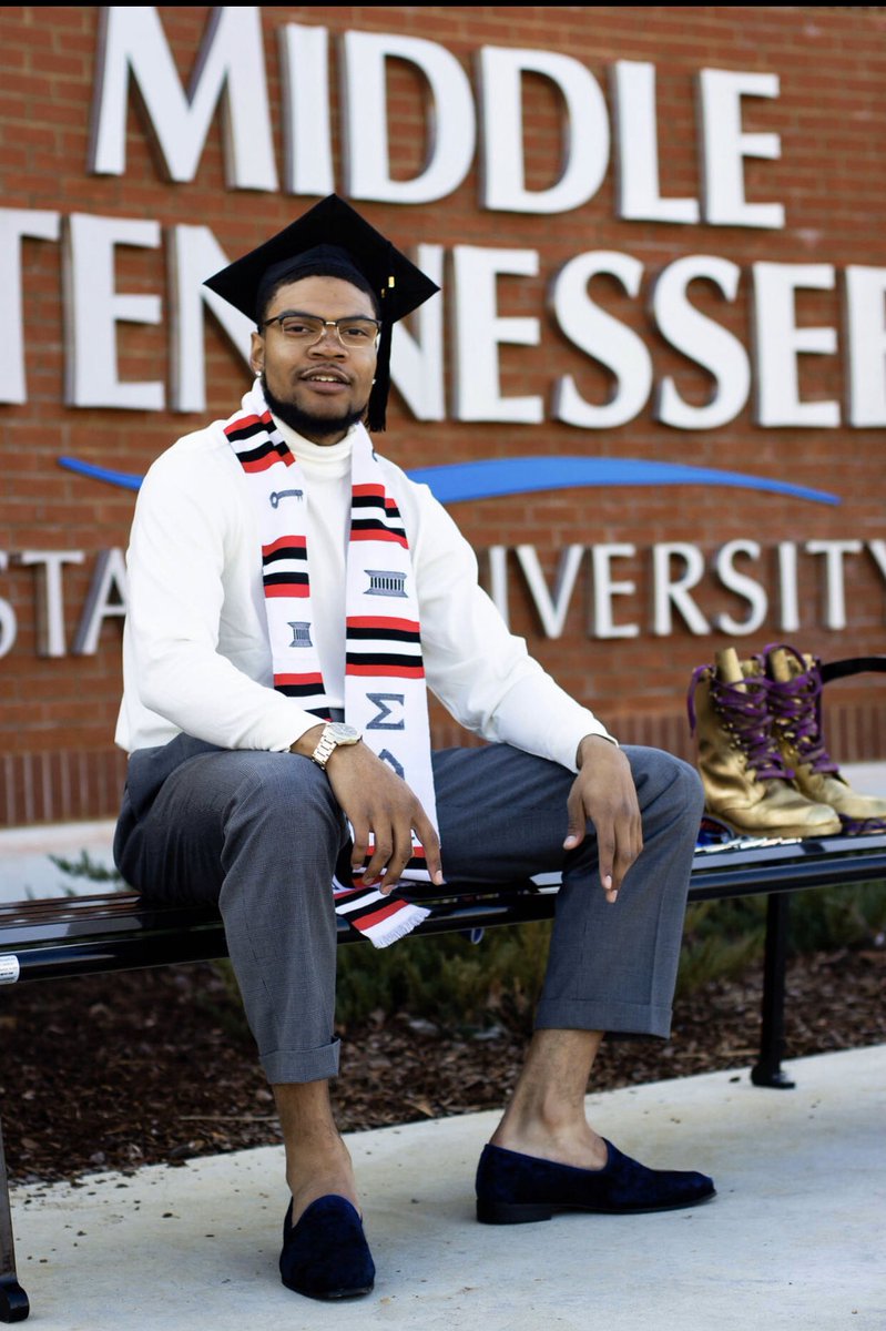 _jakestate_farm's tweet photo. Leaving behind some big footprints 😅 Been waiting on this moment for what it feels like a lifetime 🙏🏽 #BlessedAndGrateful #QuesGraduate #StudentAthlete 📸@HouseofSixela https://t.co/aIfrxHCByU