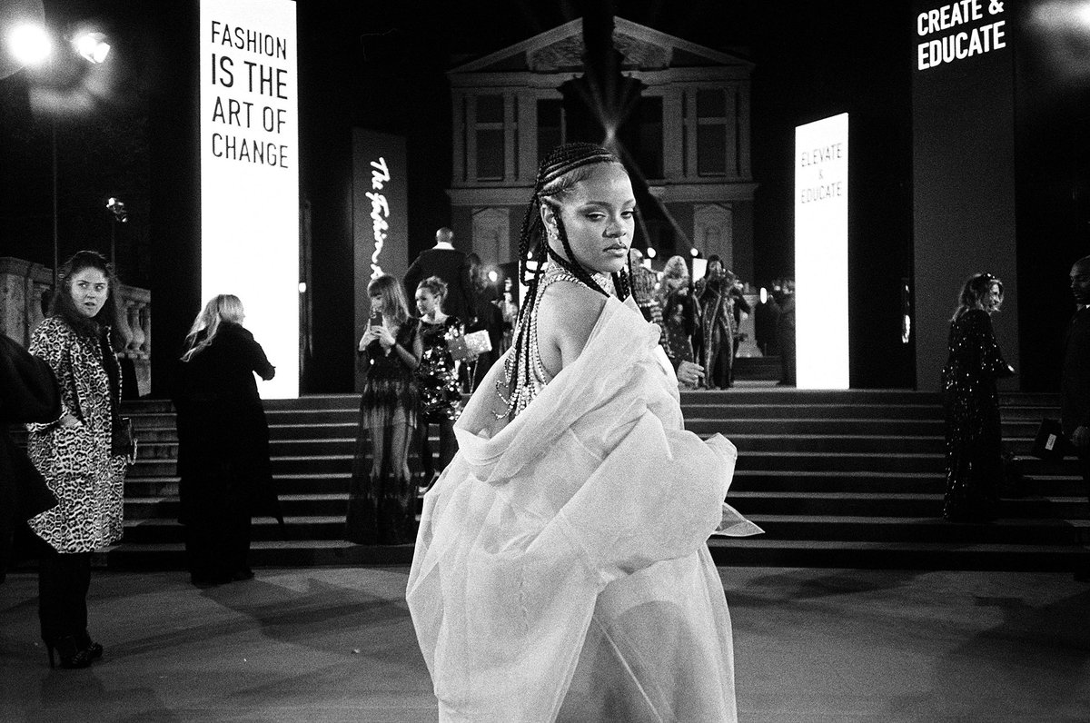 HarrisonFrance's tweet photo. @rihanna at The Fashion Awards 2019 by @HarrisonFrance 📸 on behalf of the @BFC #fenty #rihanna #badgalriri #fashionaward #thefashionawards2019 #fashionawards19 #fashionawards2019 #redcarpet https://t.co/5NJuUuekOa
