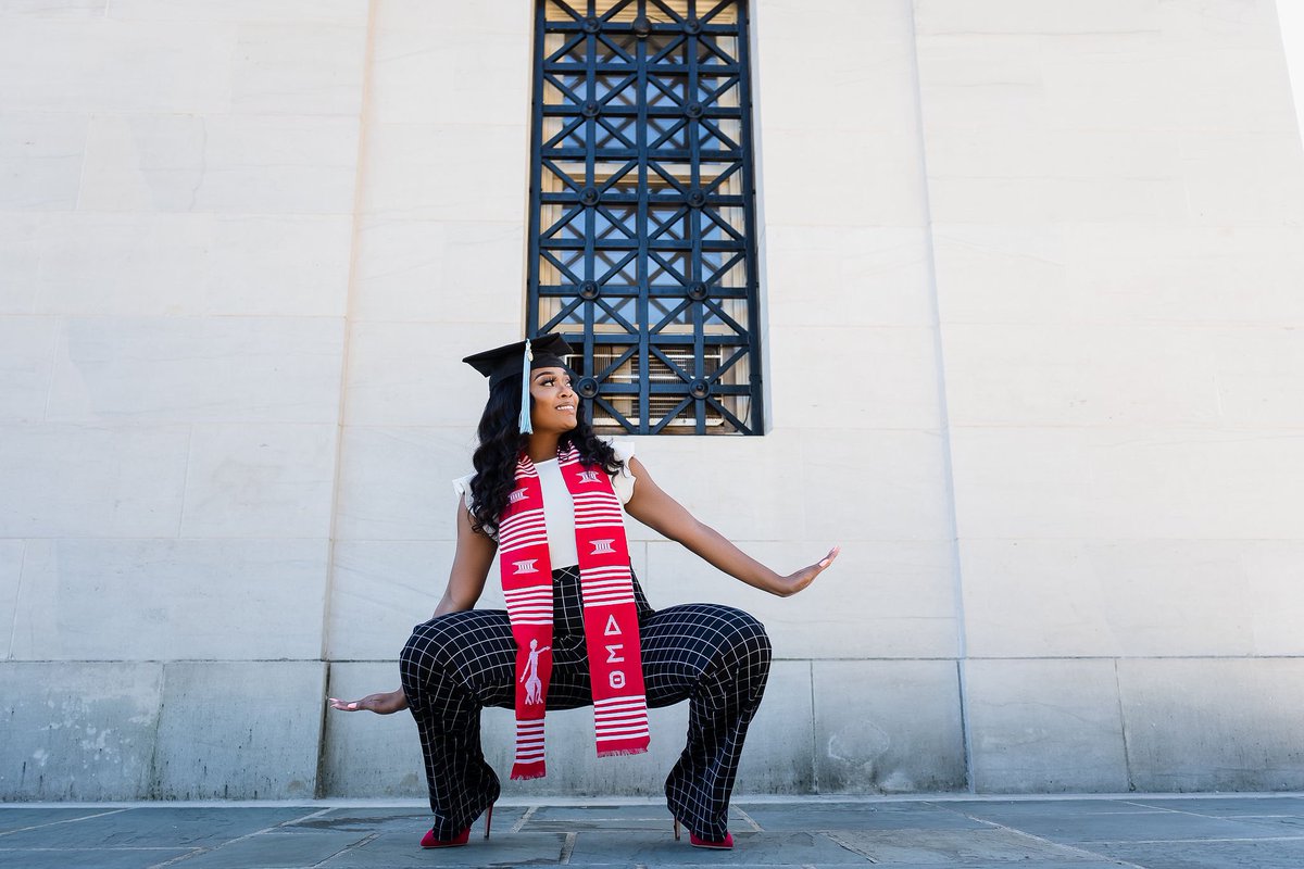 LZDivas's tweet image. A’Lexus “Marvel” Horn is receiving her BA in Secondary Education English Language Arts!👩🏽‍🏫📚Following graduation, she will be working in Jefferson County as a High School English Teacher! 🥰🤩 #LZGRADSZN #YOUHAVETOWORK