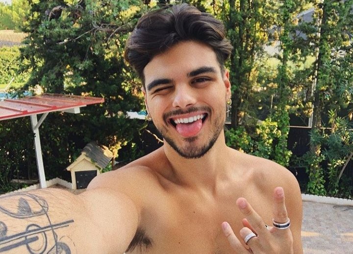 CordobesMacho's tweet photo. Que le harías? Abraham Mateo https://t.co/cpxcqpb0jQ