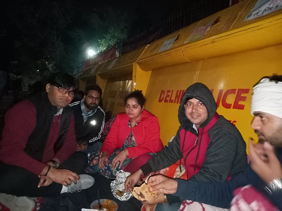DducDelhi's tweet image. 7th Day and Night Protest by Delhi University Teachers 
#onetimeregulation4AbsorptionofDUADHOC 
#OneTimeRegulationForAbsorption 
@ugc_india 
@HRDMinistry 
@subrahyd 
@DrRPNishank 
@PMOIndia 
@DcpNorthDelhi 
@ndtvindia 
@Delhiuniversit 
@
