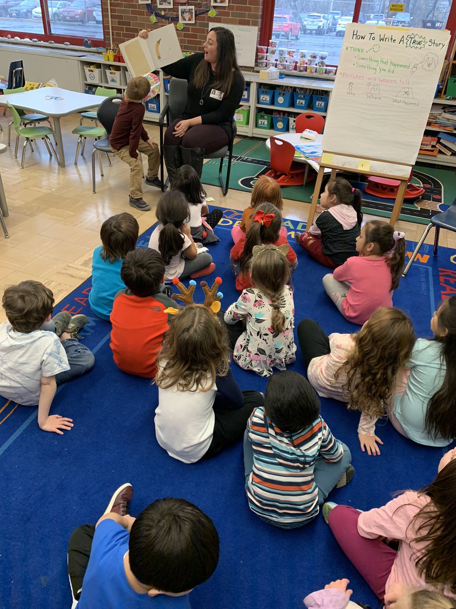 SoleidyE's tweet photo. Love when parents visit to read to our class #happybirthdayDylan #MsEstevezWOS https://t.co/FjAYWkFxnn