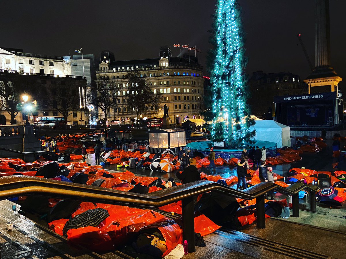 FACLTD's tweet photo. Members of our team thoroughly enjoyed covering the #WorldsBigSleepOut event held in #TrafalgarSquare at the weekend 🚑
Well done to those who braved the cold & rain to raise vital funds in the fight against #homelessness 🙌🏻
#FirstAid #FirstAidCover #Nurse #Paramedic #EventProf https://t.co/B1eh8yN0Zp