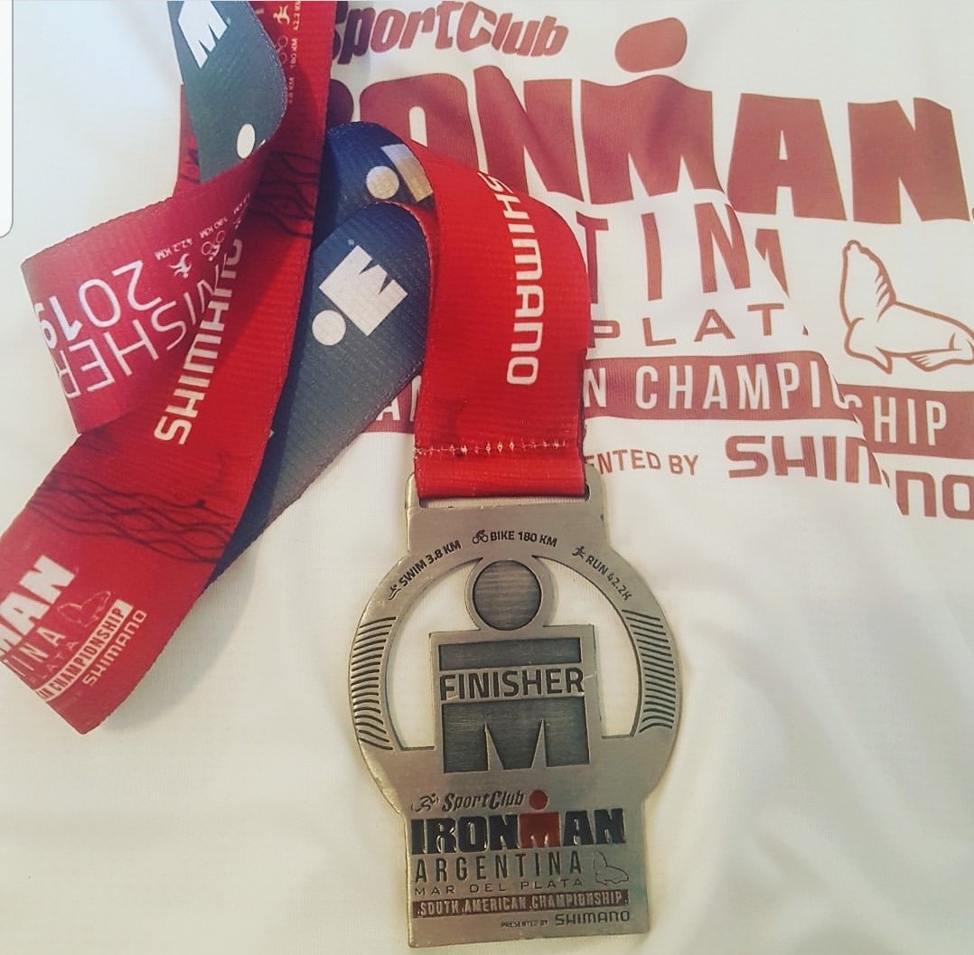 #medalmonday El número 10 para mi, el más duro, el más ventoso y el que logró sorprenderme con una tercera plaza a #kona 🌺🌺 #ironmanargentina #ironmanmardelplata 
#ironmantriathlon #ironmantri 
#anythingispossible #roadtokona2020