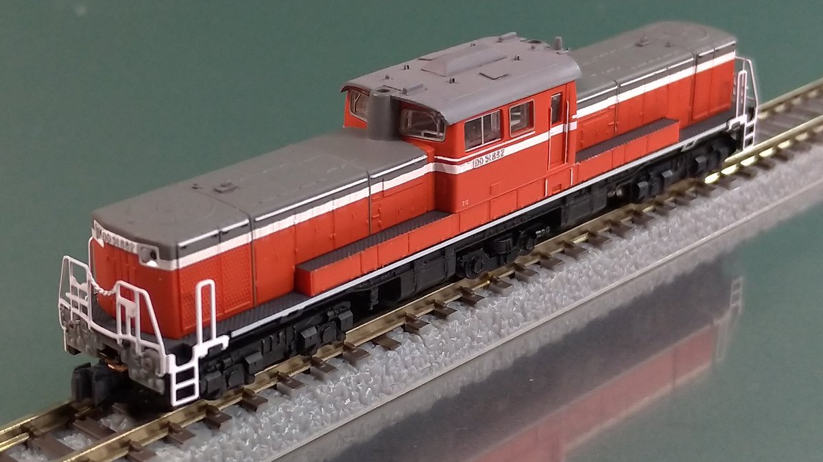 Orange Drops En Twitter Zゲージで厚狭のdd51 800タイプ 細かい部分は抜きにして 屋根のモールドを削って 800番台後期の特徴 長い扇風機カバーを載せて 両肩の通風器も再現してみた 扇風機カバーはプラ材削り出しなんでエッジがダルいけど 雰囲気はそこそこ
