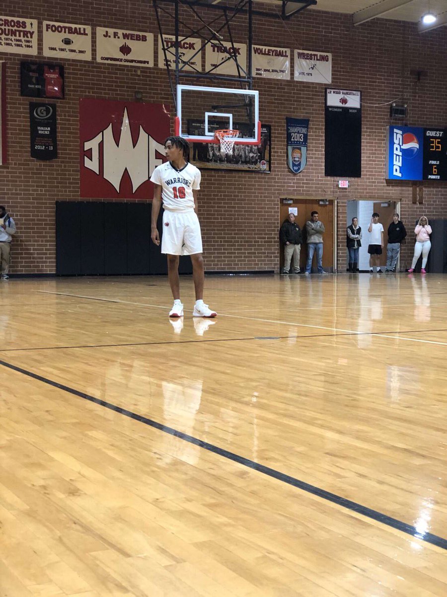 coachric42's tweet photo. S/o to jayquan Pierce of a offer from central Carolina community college and he’s only a junior #cavsway #plugtalk https://t.co/AidBTH2I7N