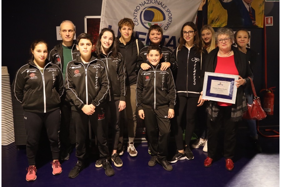 CrsFvg's tweet photo. #Judo #Tolmezzo premiata ad #Udine e in gara ai #Campionati #Italiani https://t.co/0yIKjiI8tR https://t.co/DfxflS0wdf