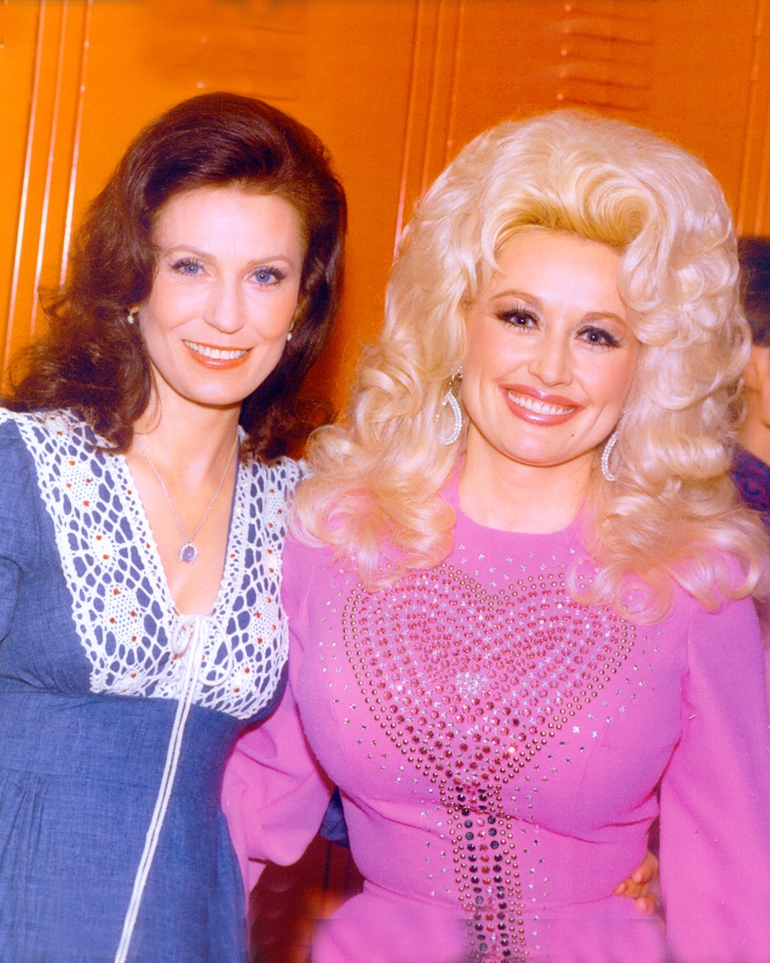 DollyParton's tweet photo. Friends forever ✨ @LorettaLynn https://t.co/8goUlrxyCk
