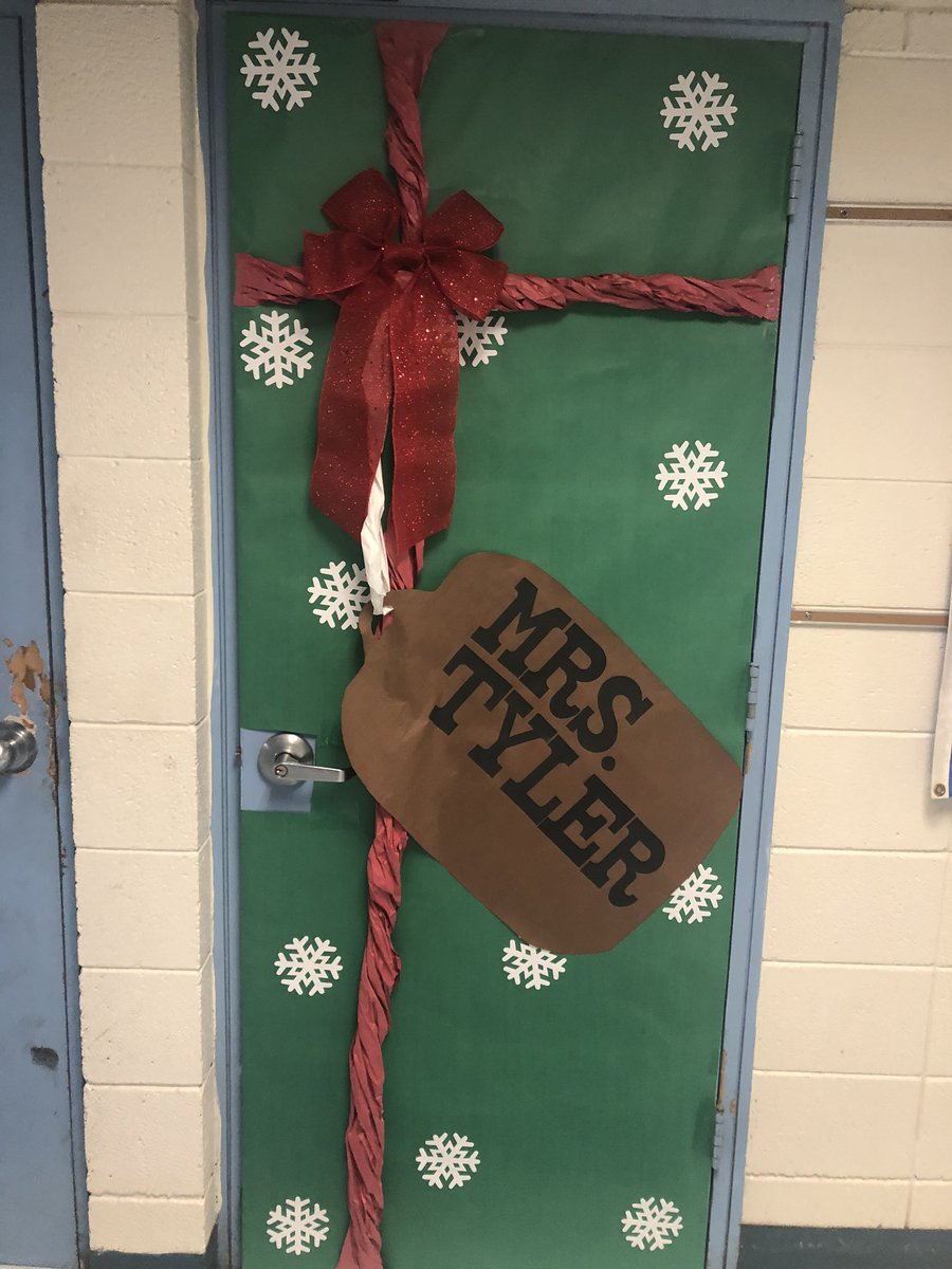 Some of my favorite NWH bulletin boards! It’s beginning to look a lot like Christmas. <a href="/NWH_Elementary/">Rita Persons ELL Supervisor/Instructor @MHPS</a> <a href="/Dr_JakeLong/">Jake Long</a>