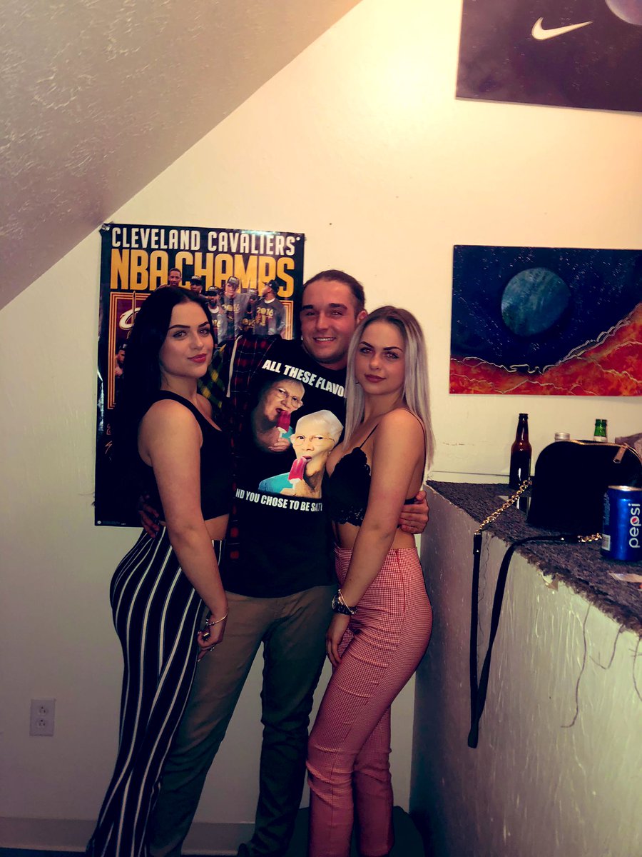 hammertime669's tweet photo. Happy birthday to my fav twinnnies!! I love and miss you both @VKlocek @klocek_sandra 💙💙 https://t.co/7J70rTORpp