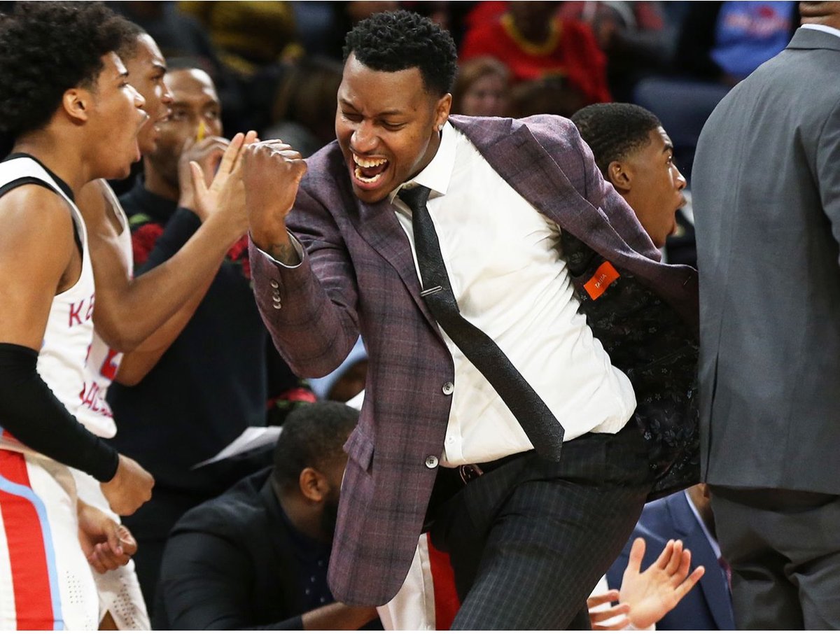 Celebrate the moments with your team and build a bond that can’t be broken. 

#goat #goatsportsacademy #kenwood #kenwoodbroncos  #kenwoodacademyhighschool #broncosociety ##chicagoeliteclassic #coach #basketballcoach #wintrustarena #southloopchicago #collegebound