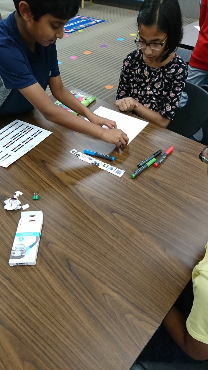 SarahBird57's tweet photo. @SarahBird57 class sequencing Snowmen at Night using ozobots. @LiscanoElem #liscanoproud #fisd5 #liscanoreads https://t.co/QE3VoctLK1