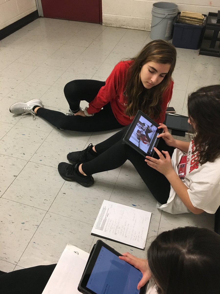 BaroneMrs's tweet photo. Ss working on their culminating lifting projects, making videos
and slide presentations to demonstrate proper form for various resistance training exercises. Can't wait to see what this class bring! #easdedtech #SecPhyEd https://t.co/k1k46w7mQ2