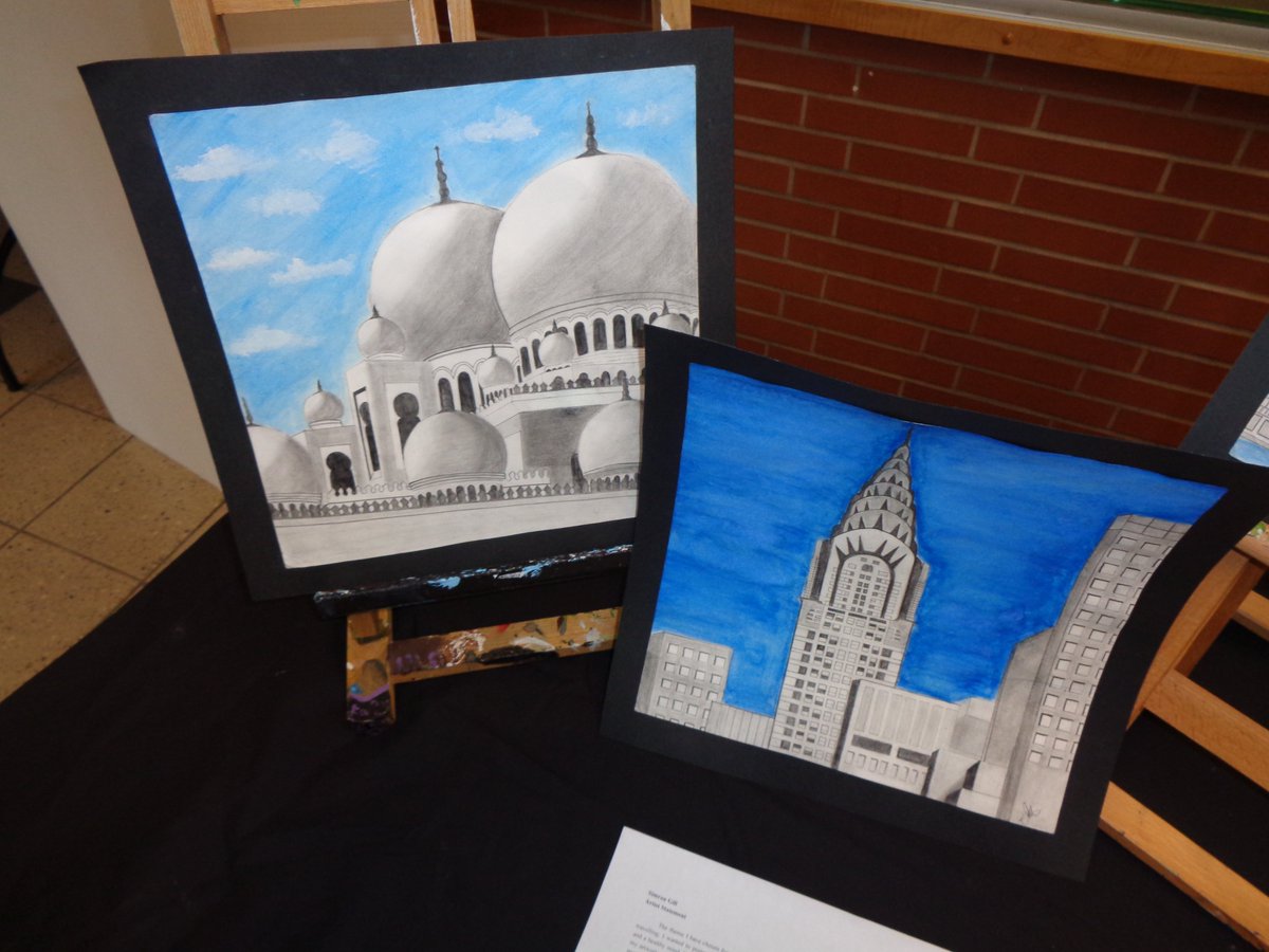 ArtsProgramMSS's tweet photo. #MSSLionsVisualArts student artists at #ArtsNight @PeelSchools @PeelArts1 @MississaugaSS @MssArtsCouncil #TheArtsProgramMSS https://t.co/08oacmBvYA
