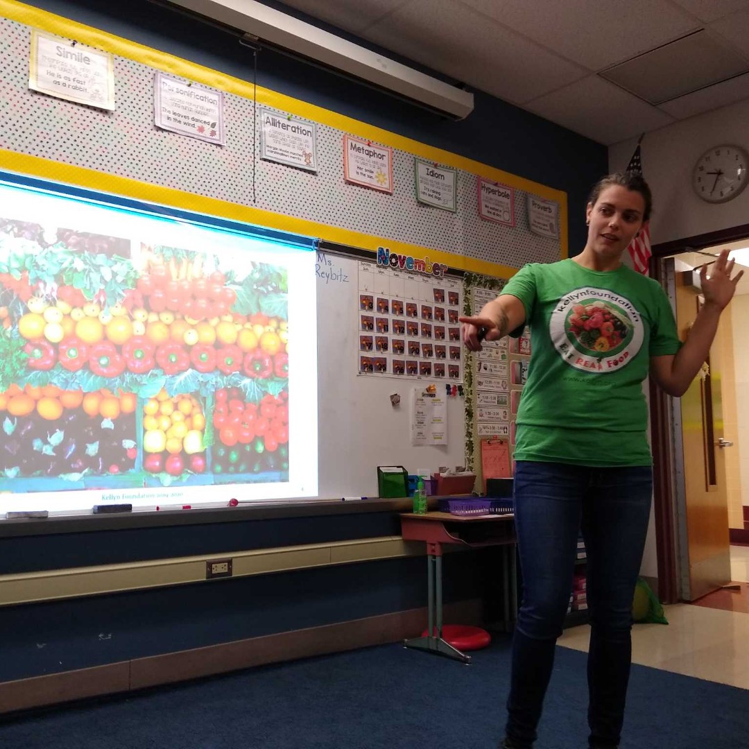 CCCNutrition's tweet photo. Check out #RD2Be Angelica, educating 3rd graders about eating the rainbow. “By raising your hand, who can tell me, what do we get from eating the rainbow?” @KellynFoundation   #eattherainbow #CCCnutrition #RD2BE #CCCrd2be #CCCinternsInAction https://t.co/umccdPYOxP