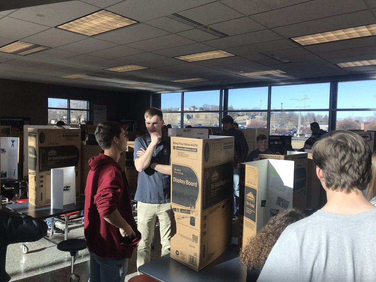 BrookeRalph345's tweet photo. SFC Curiosity Day 1. Seeing our ELA Freshman @Seaman_High share their projects is always rewarding. Love the structure for students to drive their own learning @msmarshbank @LukeWiens1 Mr. Woodland https://t.co/Cz7JklCYFM