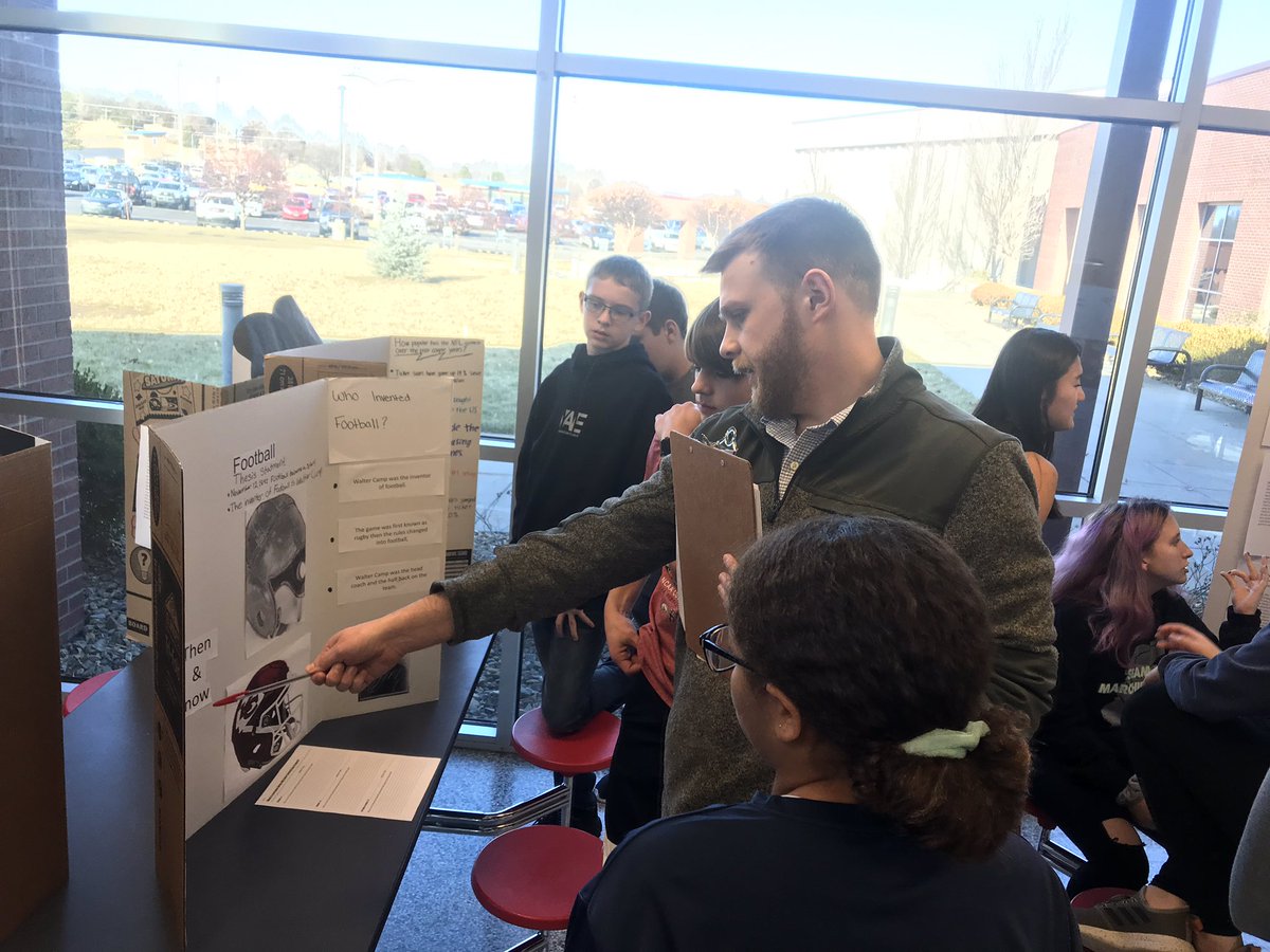 BrookeRalph345's tweet photo. SFC Curiosity Day 1. Seeing our ELA Freshman @Seaman_High share their projects is always rewarding. Love the structure for students to drive their own learning @msmarshbank @LukeWiens1 Mr. Woodland https://t.co/Cz7JklCYFM
