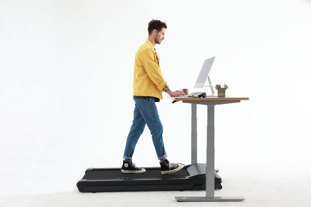 Ertu úti að labba?
Nei bara við tölvuna.