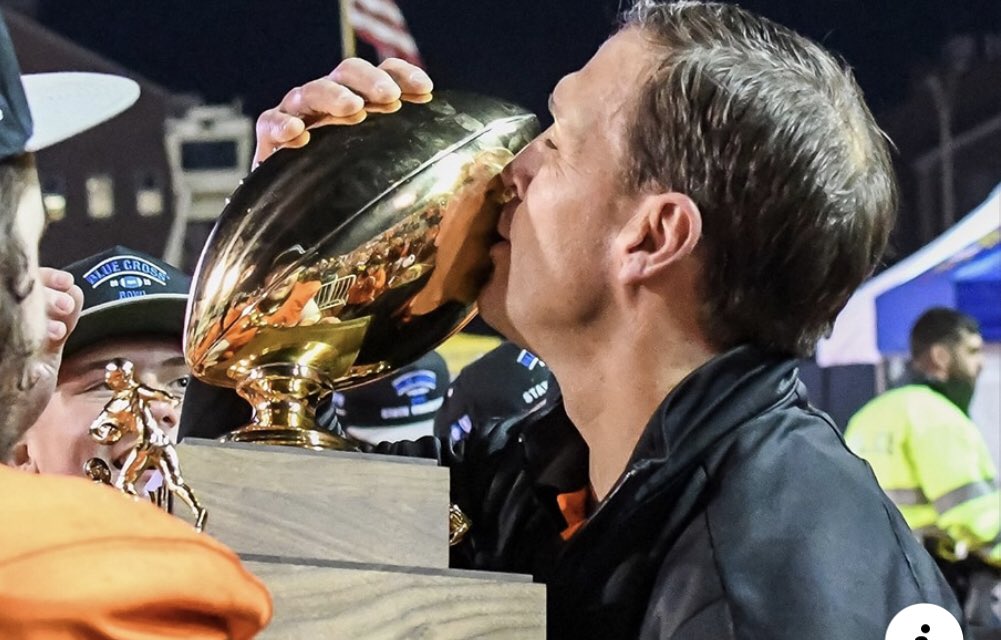 EHSstudentsec's tweet photo. 2019 STATE CHAMPIONS!! This pic says it all... https://t.co/dH9w7Y5Gdb