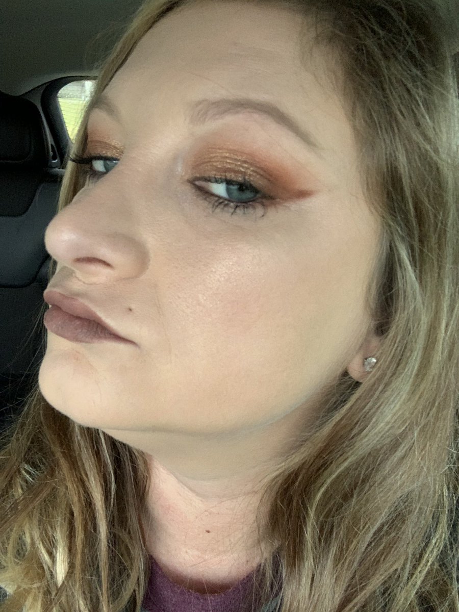 linzybrooke22's tweet photo. I wish I’d get noticed by @TooFaced @JeffreeStar @hudabeauty @Jaclynhill ! I’m by no means professional but I’m working on it! #almostcertified https://t.co/iqkFLrjbyL