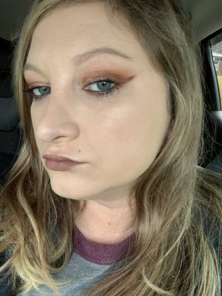 linzybrooke22's tweet photo. I wish I’d get noticed by @TooFaced @JeffreeStar @hudabeauty @Jaclynhill ! I’m by no means professional but I’m working on it! #almostcertified https://t.co/iqkFLrjbyL