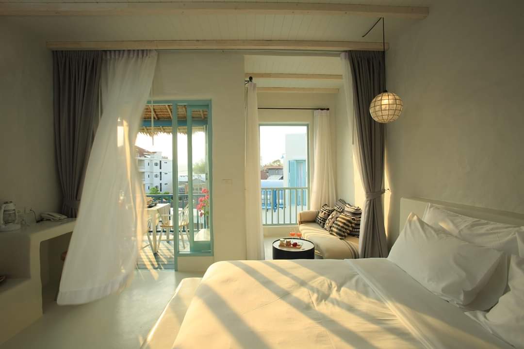 Jomkitamy's tweet photo. [ JomKitaTravel ] - Boutique Hotel Yang Ala Ala Seakan Santorini!!! 🤩 #JomKita
.
Alternatif Kalau Korang Dah Pergi Santorini Boleh Stay Sini Pulak, Cantik Wehhhh��
.
Lokasi:📍Resort de Paskani, Hua Hin, Thailand https://t.co/A0shAmzrbU