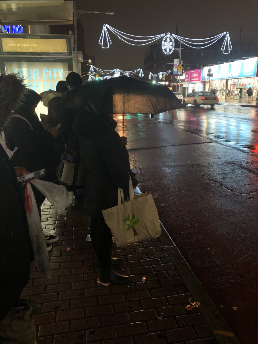 simplyblossom's tweet photo. People waiting for one fucking bus for 30 mn!!! https://t.co/rUETStLXZa