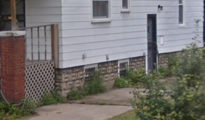 #Detroit, Yacama Ave, 1939-2019. This house in north Detroit, just east of the fairgrounds, was hosting a marionette show as part of a Detroit News fund raiser. The home is long gone, but the house next door is recognized by the brickwork its base.