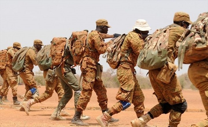 Treichvillois's tweet photo. #Sahel:
Minusma 1500
Barkhane 4500
Mission de format° de l’UE au Mali(EUTM)569
Mission de soutien aux capacités de sécurité intérieure maliennes (EUCAP)209
G5 Sahel 10000
Env. 17000 soldats au Sahel pr combattre des terroristes dont le nombre est estimé à 4000.Ya problème! https://t.co/PHAc2Miwoy