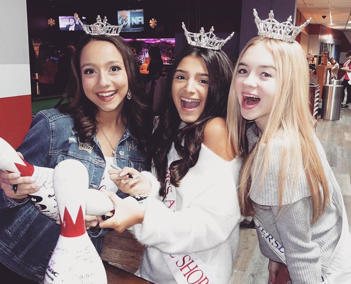 MAOTeenNJ's tweet photo. Such a great time last night at the Class of 2020 Meet the Contestants Bowling Event! It was so nice to have the class together and for girls across the state to meet each other! #maoteennj #mnjoteen https://t.co/gtmhDMgUPj