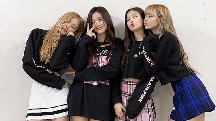 bchartsnet's tweet photo. LISTA BC: As artistas femininas com mais likes no Instagram em 2019

#1. Ariana Grande +1.4 bi
#2. Cardi B +964.3M
#3. Lisa +961.2M
#4. Jennie +687M
#5. Billie Eilish +603M
#6. Miley Cyrus +592M
#7. Rosé +565.4M
#8. Camila Cabello +510.6M
#9. Selena Gomez +509.9M
#10. Jisoo +430M https://t.co/vHwhPKrrTc