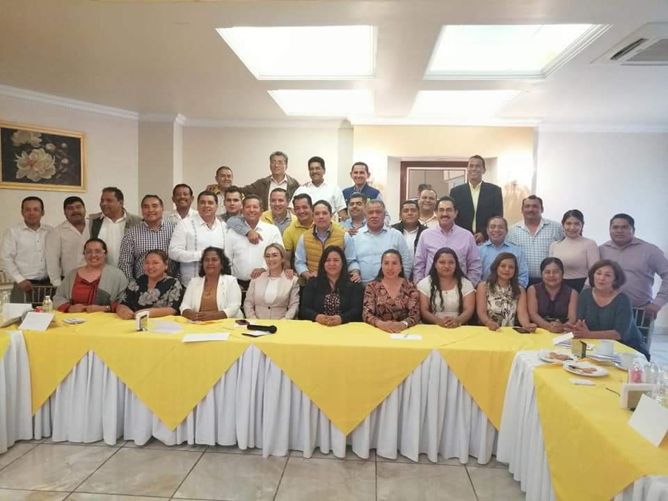 El domingo - y hace unos días-, el <a href="/CDEPRIGuerrero/">CDE PRI Guerrero</a> dio muestras de unidad.

Hoy fue el <a href="/PRDGroOficial/">PRD Guerrero</a>...